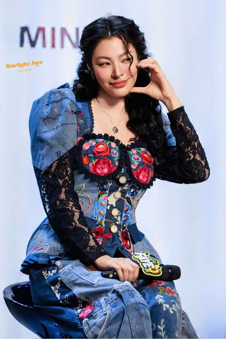 Ngoai sac dep, Faye con duoc biet den la mot nguoi dep tai nang khi tot nghiep Dai hoc Kasetsart, mot trong nhung truong dai hoc hang dau tai Thai Lan. Co cung tich cuc tham gia cac hoat dong nghe thuat va kinh doanh, thu hut mot luong lon nguoi ham mo.  