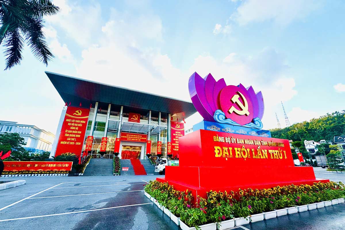 Quang canh ben ngoai dai hoi. Anh: Doan Hung