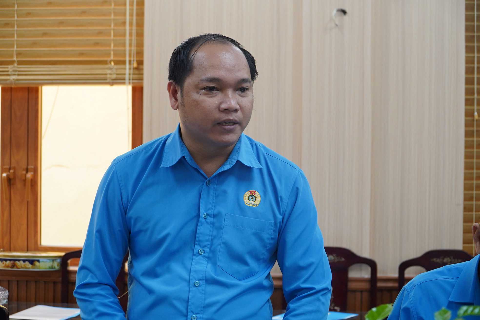 Ong Nguyen Thanh Tuan, Chu tich Cong doan phuong Tan Tao chia se nhung vuong mac tai dia phuong. Anh: Minh Tam