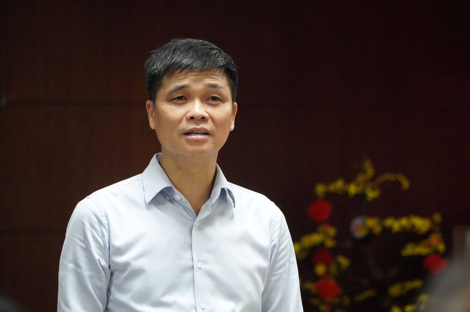 응오주이히에우 베트남 노동총연맹 부위원장이 PouYuen 베트남 회사와의 업무 회의에서. 사진: 찬푹