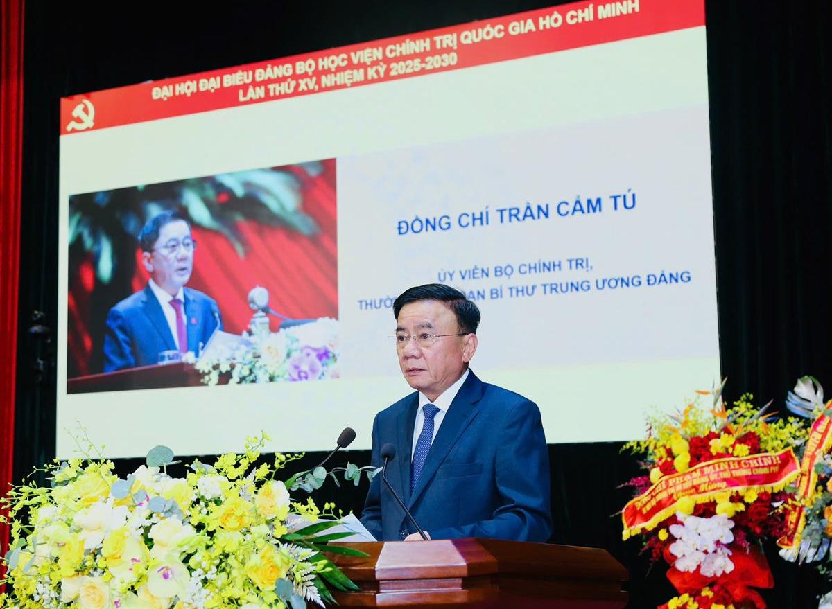 At the Congress of the Ho Chi Minh National Academy of Political Committees, Standing member of the Secretariat Tran Cam Tu emphasized the need for research and propose a special mechanism to discover and promote talent. Photo: Van Diep