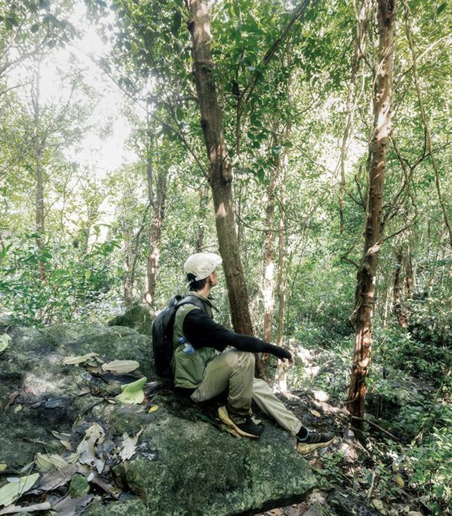 Vi cung nam trong Khu bao ton thien nhien Huu Lien, Long Nhat goi y du khach nen ket hop kham pha 3 dia diem khac nam gan thac Khe Dau la ho Mo Ang, suoi Long va rung cay co thu.