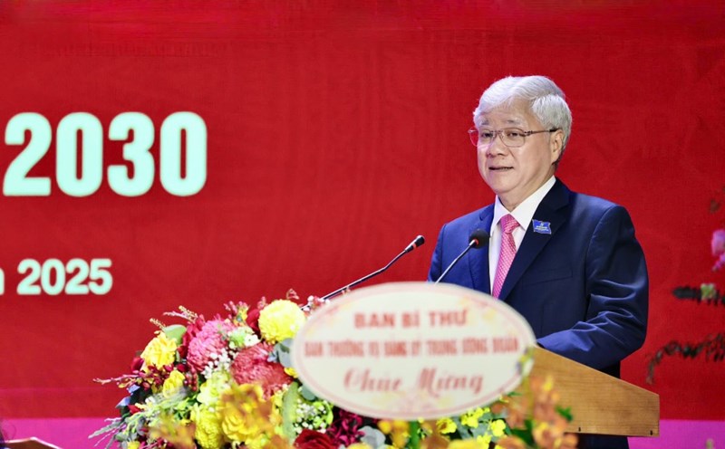 Comrade Do Van Chien - Politburo member, Secretary of the Party Central Committee, Secretary of the Party Committee of the Fatherland Front, Central organizations, Chairman of the Central Committee of the Vietnam Fatherland Front - spoke at the Congress. Photo: Phu Temple