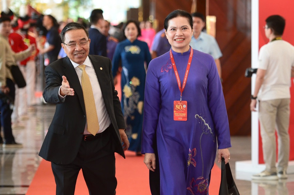 Uy vien Trung uong Dang, Pho Chu tich Uy ban Trung uong MTTQ Viet Nam Ha Thi Nga den du le khai mac trien lam. Anh: Pham Dong