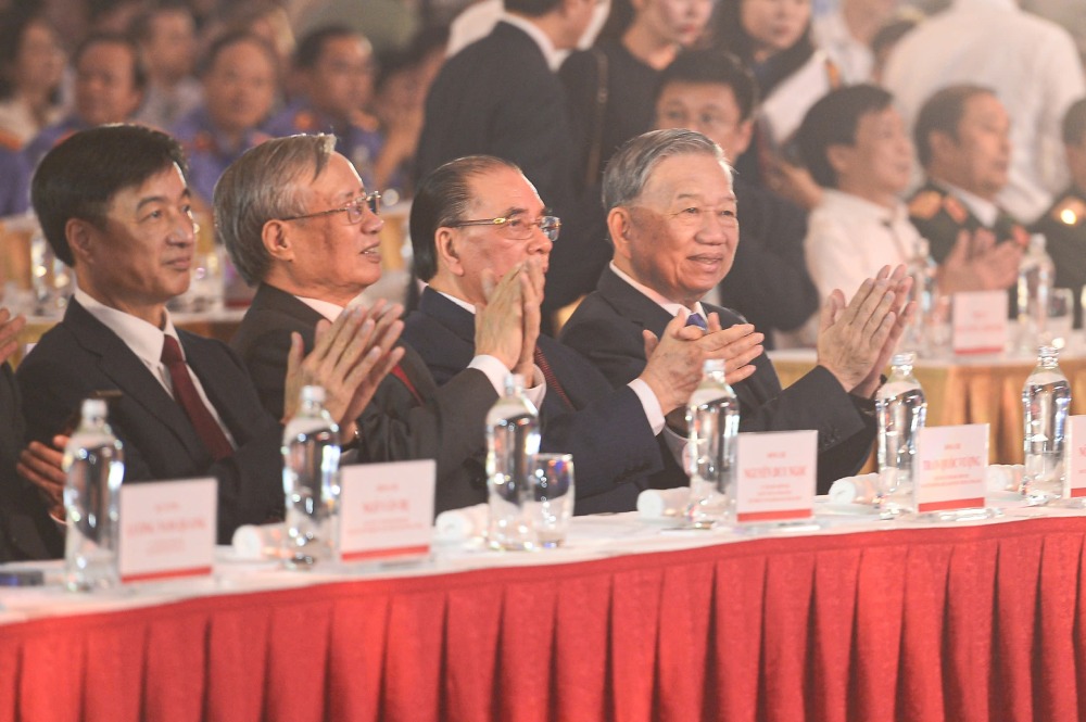 Tong Bi thu To Lam cung cac dai bieu tai le khai mac. Anh: Pham Dong