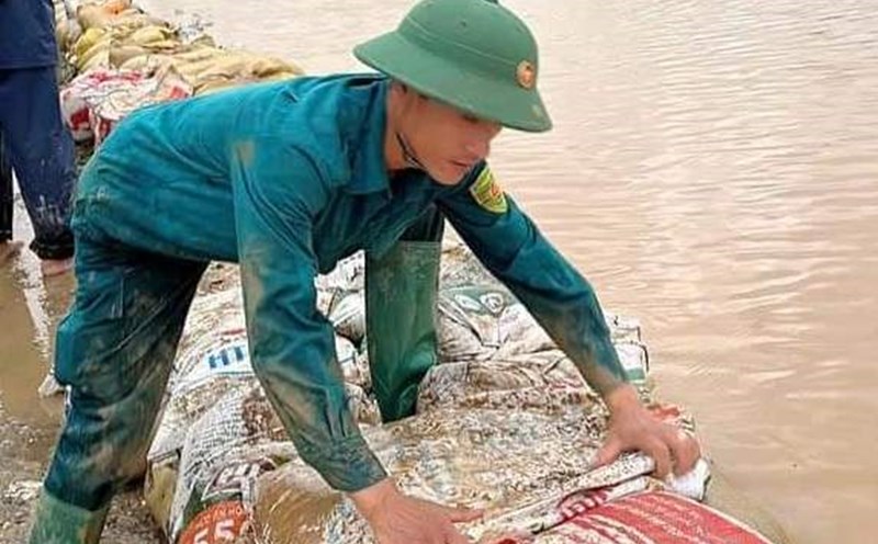 The village team leader receives a monthly allowance and position allowance. Photo: Bao Han