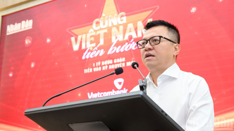 Tong Bien tap Le Quoc Minh phat bieu tai buoi hop bao. (Anh: THE DAI) 