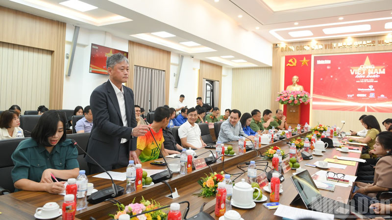 Ong Noh Seung Woo, Giam doc Truyen thong Samsung Viet Nam phat bieu tai buoi hop bao. (Anh: THE DAI) 