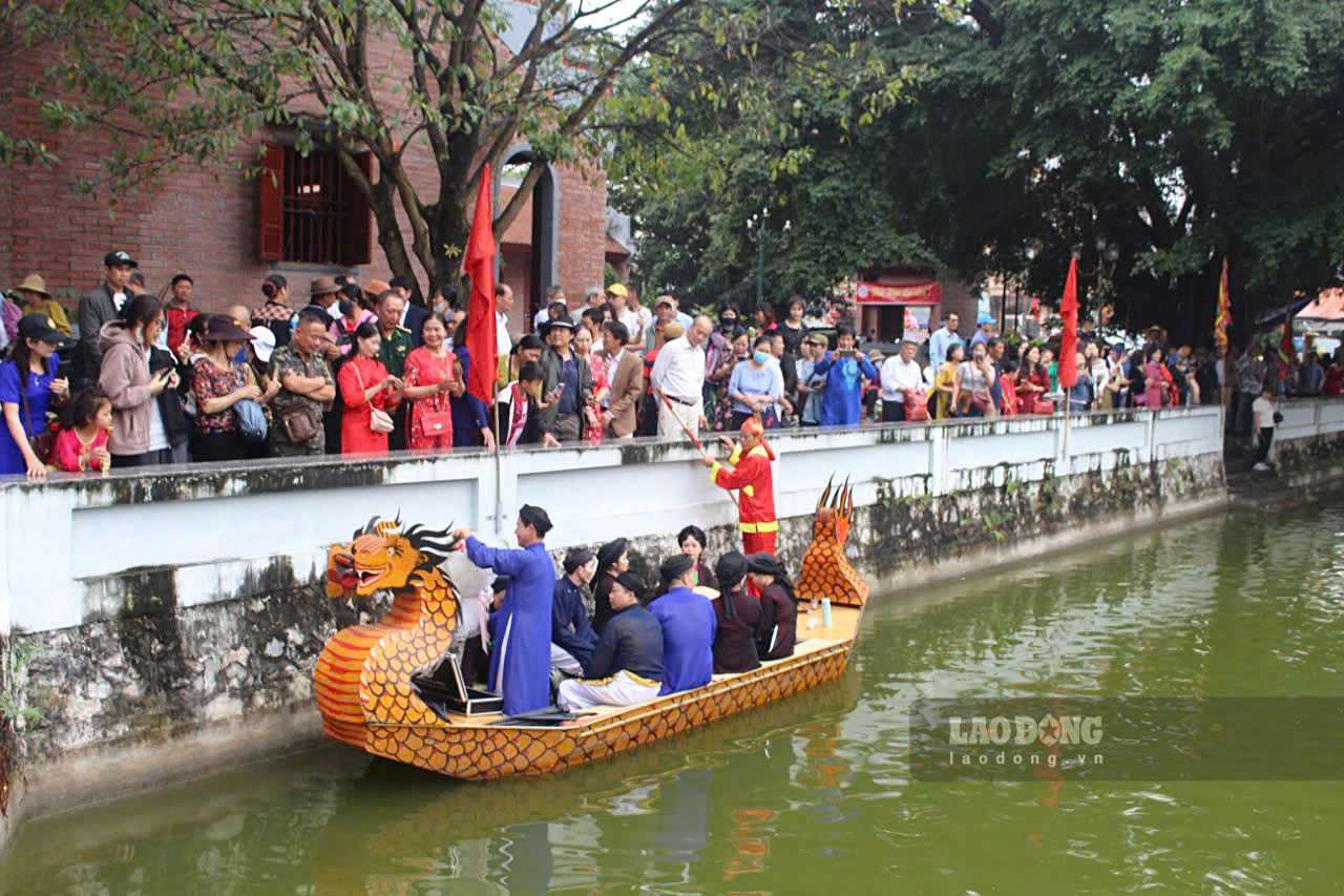 Canh hat Quan ho duoi thuyen o Hoi Lim (Bac Ninh). Anh: Le Tuyen