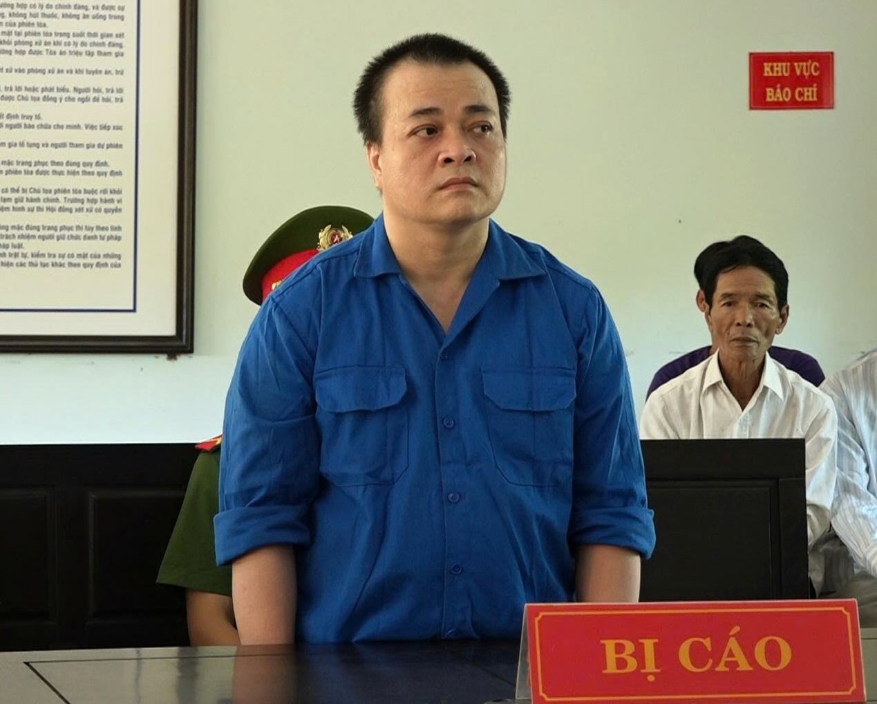The court sentenced a man in Hue to many years in prison for fraud.