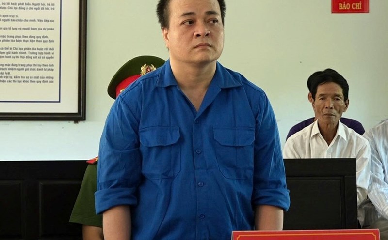 The court sentenced a man in Hue to many years in prison for fraud.
