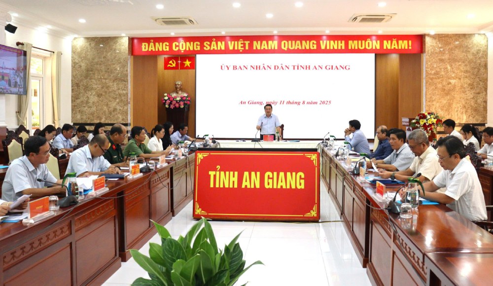 The meeting listened to a report on the preparation for the organization of activities to celebrate the 137th anniversary of President Ton Duc Thang's birth; approved the Plan to organize the 80th anniversary of the successful August Revolution and the National Day of the Socialist Republic of Vietnam. Photo: Ngoc Mai