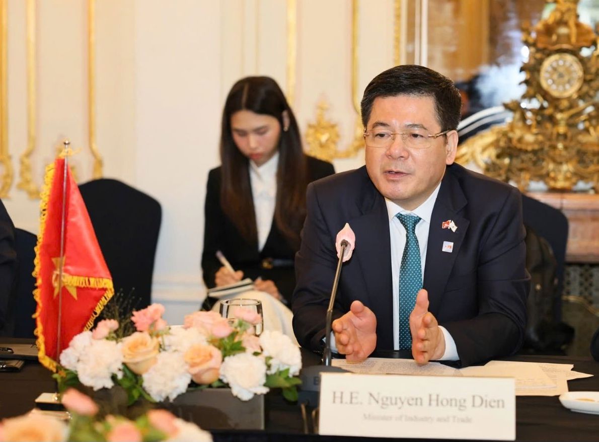 Bo truong Nguyen Hong Dien de nghi Viet Nam va Han Quoc thuc day mo cua thi truong cho cac san pham nong san, truoc mat la chanh leo cua Viet Nam va kiwi, quyt Han Quoc.