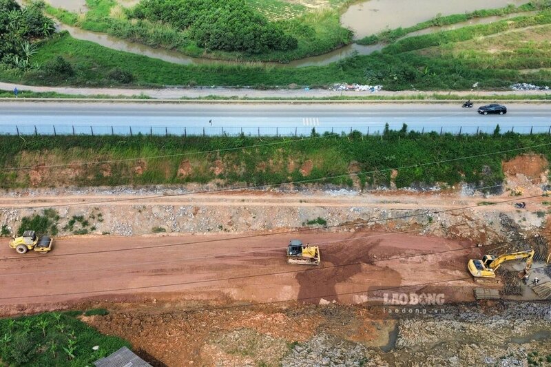 Du an den nay duoc thi cong co ban dam bao tien do. Anh: To Cong.