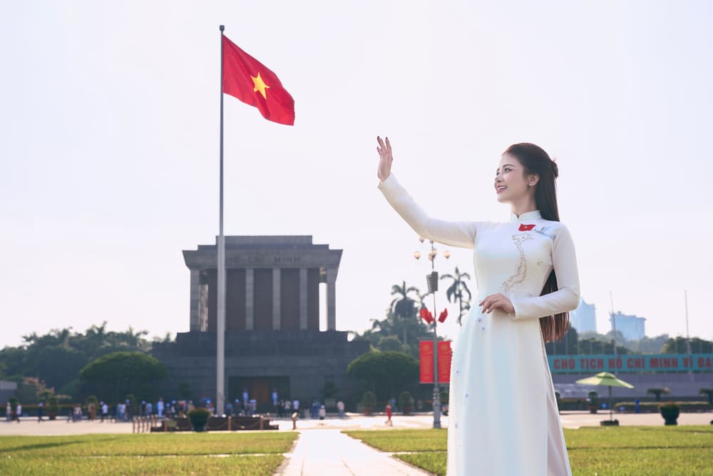 歌手ズオン・ホアン・イエンが新曲「To quoc trong anh mat troi」を発表。写真:提供者提供