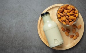 Cách làm sữa hạnh nhân tại nhà và 5 lợi ích bất ngờ cho sức khỏe