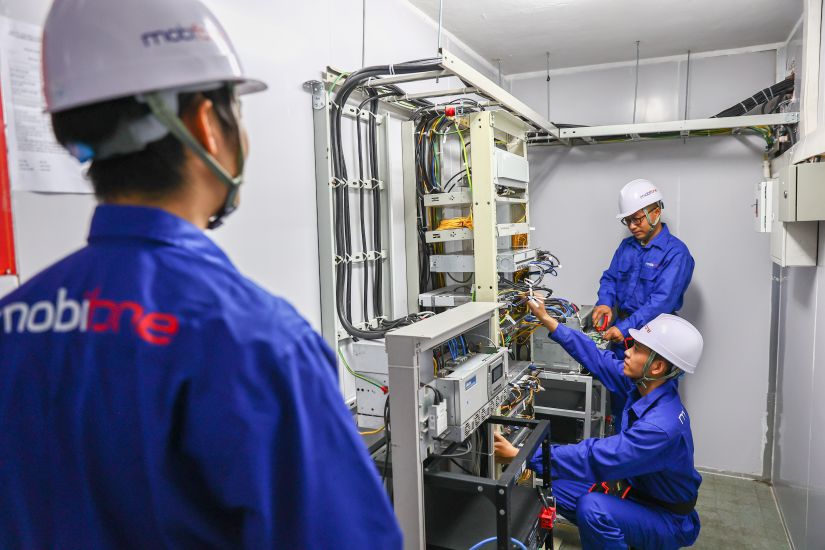 MobiFone은 항상 전문적이고 안전한 근무 환경을 구축하고 노동자를 위한 복지를 보장하는 데 중점을 두고 있습니다. 사진: 크엉 주이