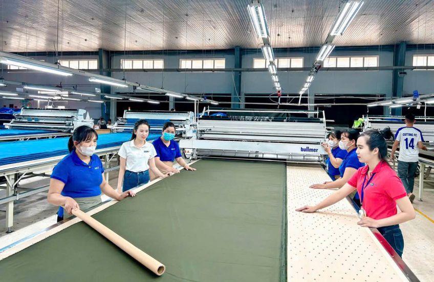 Phong Phu 국제 주식회사 노동자들이 열심히 일하고 있습니다. 사진: Phong Phu 국제 주식회사