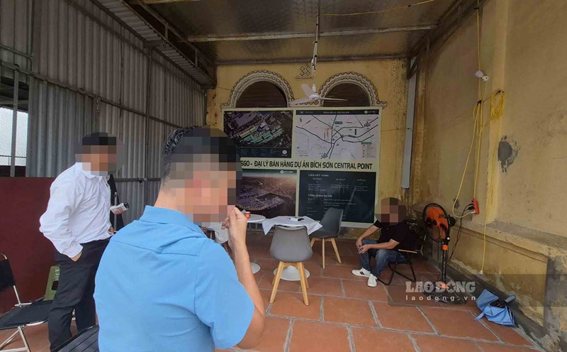 The sales office is located opposite the Bich Son Central Point project (Viet Yen, Bac Ninh). Photo: PV