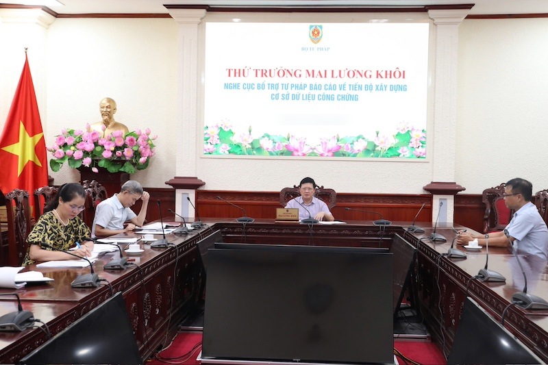 Los lideres del Ministerio de Justicia tienen una reunion de trabajo con el Departamento de Apoyo Judicial sobre el progreso de la construccion de la Base de Datos de Notaria. Foto: Ministerio de Justicia