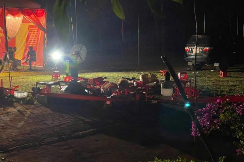 Hien truong vu tong oto vao dam dong o Lao Cai toi 11.8. Anh: Nguoi dan cung cap