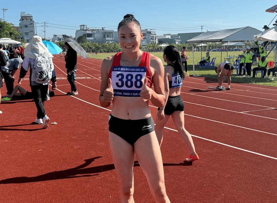 Quach Thi Lan has her first gold medal at the 2025 National Athletics Championship. Photo: Hoai Viet