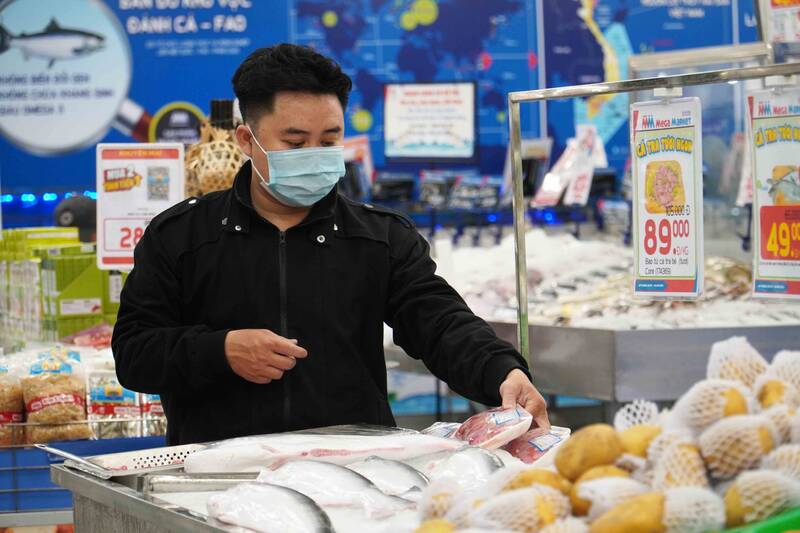 호치민시 슈퍼마켓은 구매력을 자극하는 다양한 판촉 행사를 진행합니다. 사진: Ngoc Le