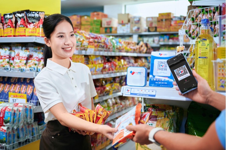 Thanh toan the tin dung qua ma VNPAY-QR ngay cang tro nen pho bien. Anh: VNPAY