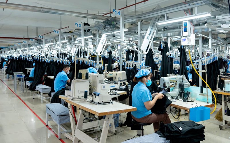 Hoa Tho Textile and Garment Corporation takes people as the center to create a breakthrough in production and business. Photo: Provided by Hoa Tho Textile and Garment Joint Stock Corporation