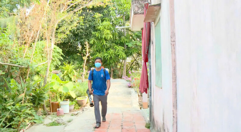 Tang cuong phun thuoc diet muoi nham han che lay lan sot xuat huyet. Anh: Hoang Loc