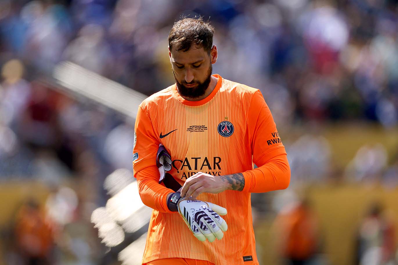 Gianluigi Donnarumma khong con muon gan bo voi PSG nua sau khi bat dong ve luong. Anh: AFP