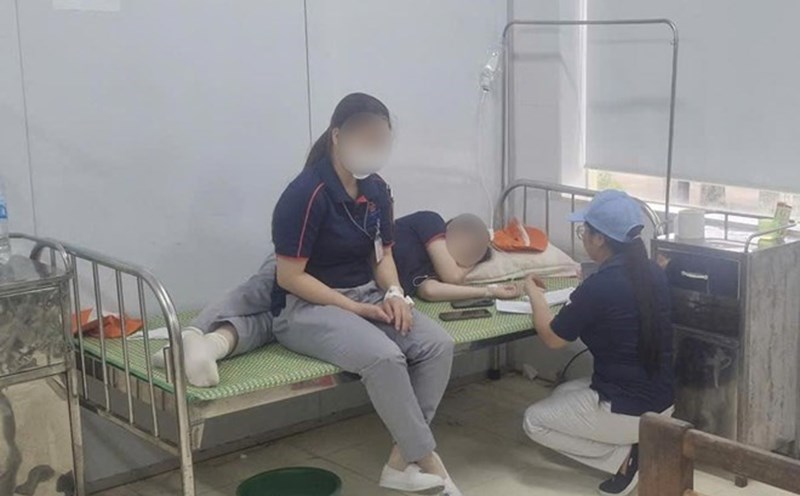 Preliminary conclusion of the Department of Food Safety and Hygiene of Hung Yen province on the case of workers suspected of food poisoning. Photo: Anh Nguyen