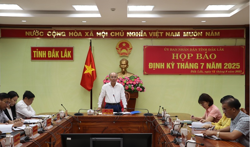 Quang canh buoi hop bao. Anh: Bao Trung