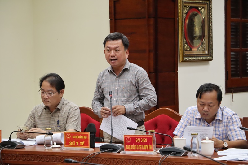 The leaders of the Dak Lak Department of Health responded to the information about the case of dozens of people hospitalized after eating banh mi published in Lao Dong Newspaper. Photo: Bao Trung