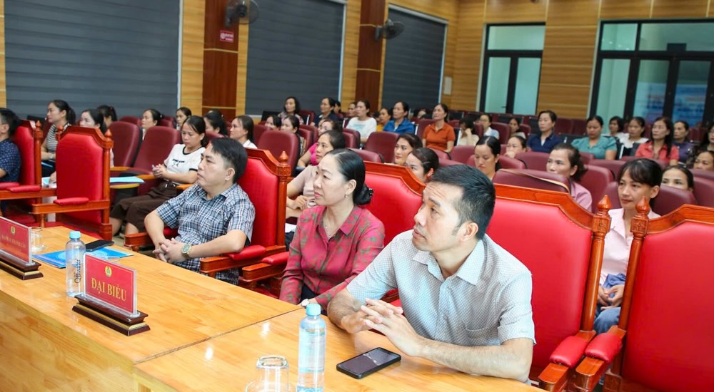 Cours de preparation de plats pour les employes d'elevage a l'ecole.
