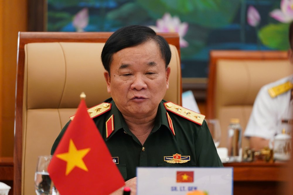 Thuong tuong Hoang Xuan Chien phat bieu tai buoi doi thoai. Anh: Tran Vuong