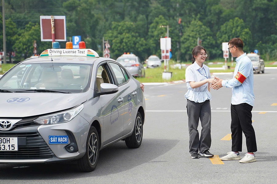 Candidates are under little pressure when taking a driver's test thanks to a new point that Hanoi Traffic Police have just applied