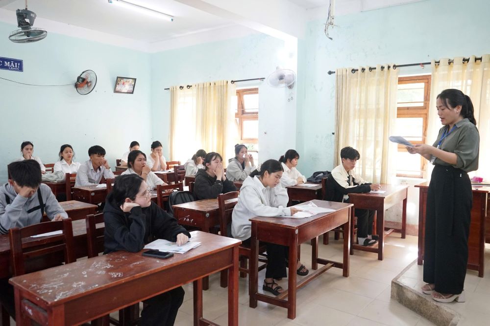 Da Nang approves the addition of 1,764 teacher contracts for the new school year. Photo: Tran Thi