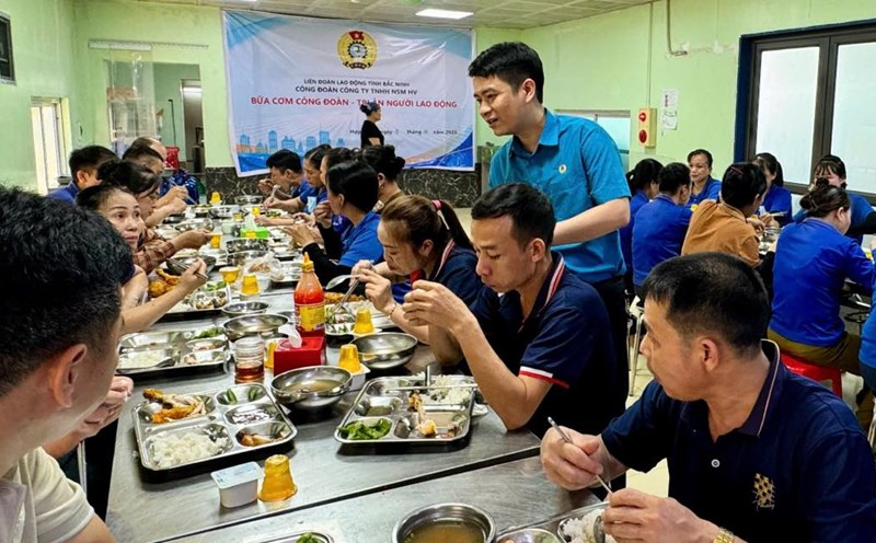 Union meal at NSM HV Company Limited. Photo: Tuan Anh