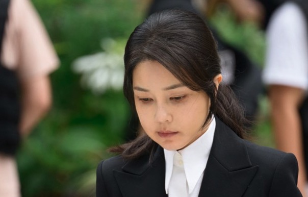 전 한국 영부인이 8월 6일 법정에 출두했습니다. 사진: AFP