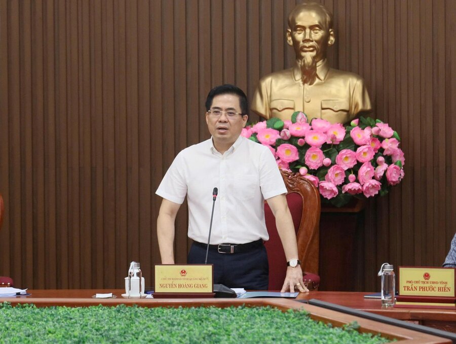 Nguyen Hoang Giang氏 -  Quang Ngai People's Committeeの議長は、7月の7月の12.8の定期的な会議で講演しました。写真：ウィーン・ヌグエン