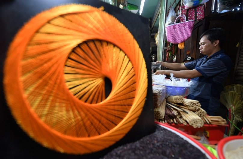 នៅផ្សារបេនថាញ់