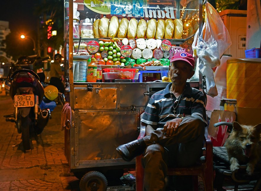 នៅផ្សារបេនថាញ់។