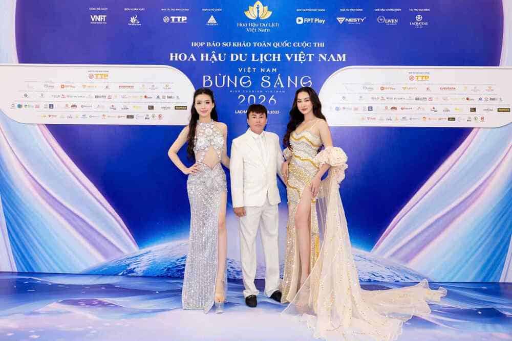 Designer Tommy Nguyen with two "muses" Miss Doan Hong Trang and Miss Sam Nabi. Photo: Character provided