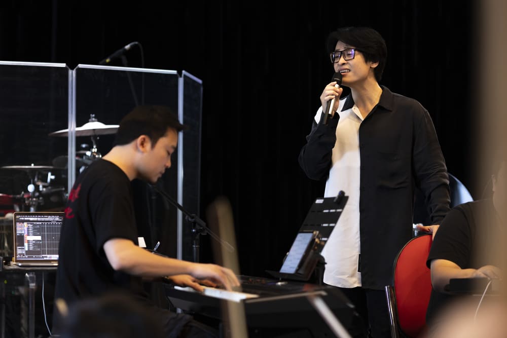. Anh: Nhan vat cung cap