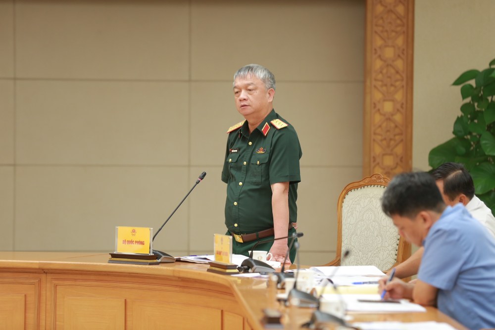 Thuong tuong Nguyen Quang Ngoc - Pho Tong Tham muu truong Quan doi nhan dan Viet Nam de xuat dau tu truc thang chuyen dung phuc vu cong tac phong chong, thien tai. Anh: VGP