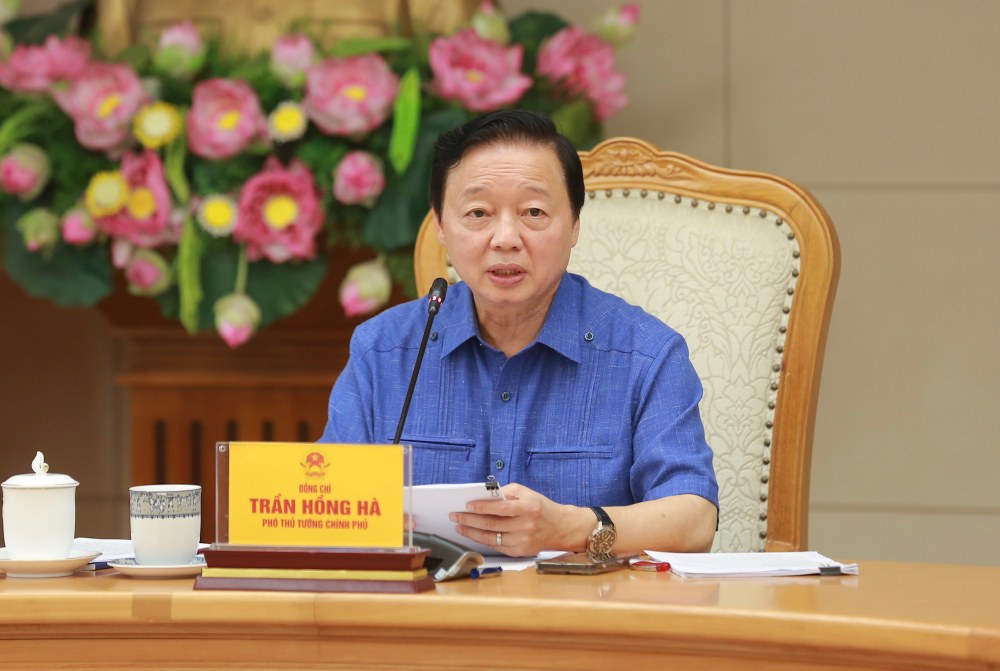 Deputy Prime Minister Tran Hong Ha requested to supplement the research content on earthquakes and sunscreens - potential dangers in Vietnam. Photo: VGP