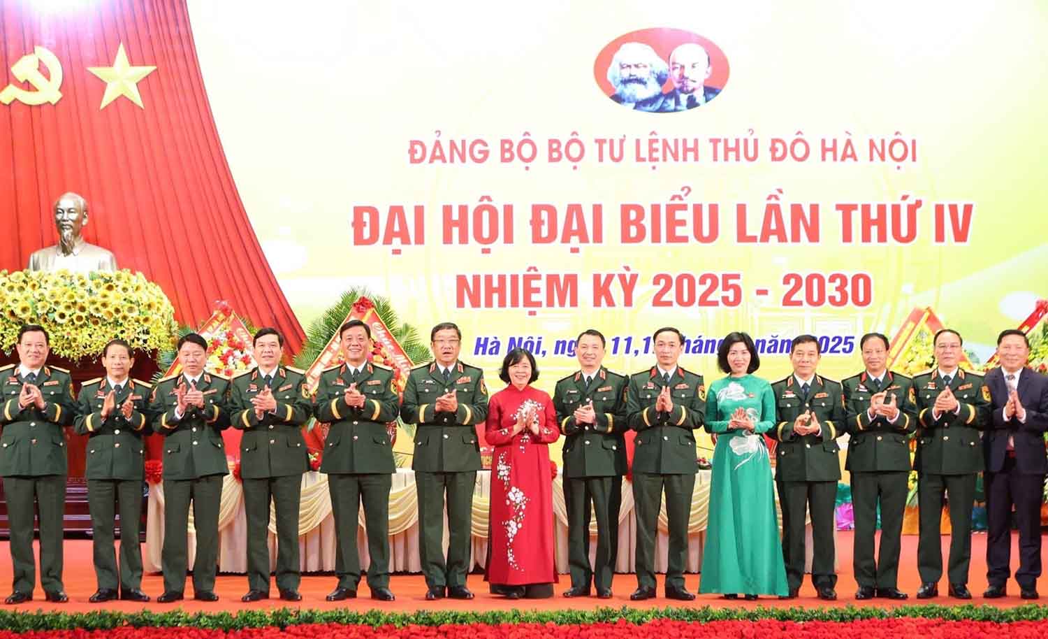 Cac dai bieu Trung uong va Ha Noi du dai hoi. Anh: Viet Thanh