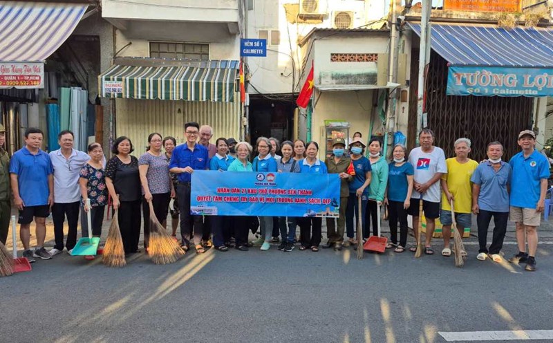The Fatherland Front of Ben Thanh Ward and the Women's Union of the ward will promote digital transformation in social security work in the coming time. Photo: Hong Nhung