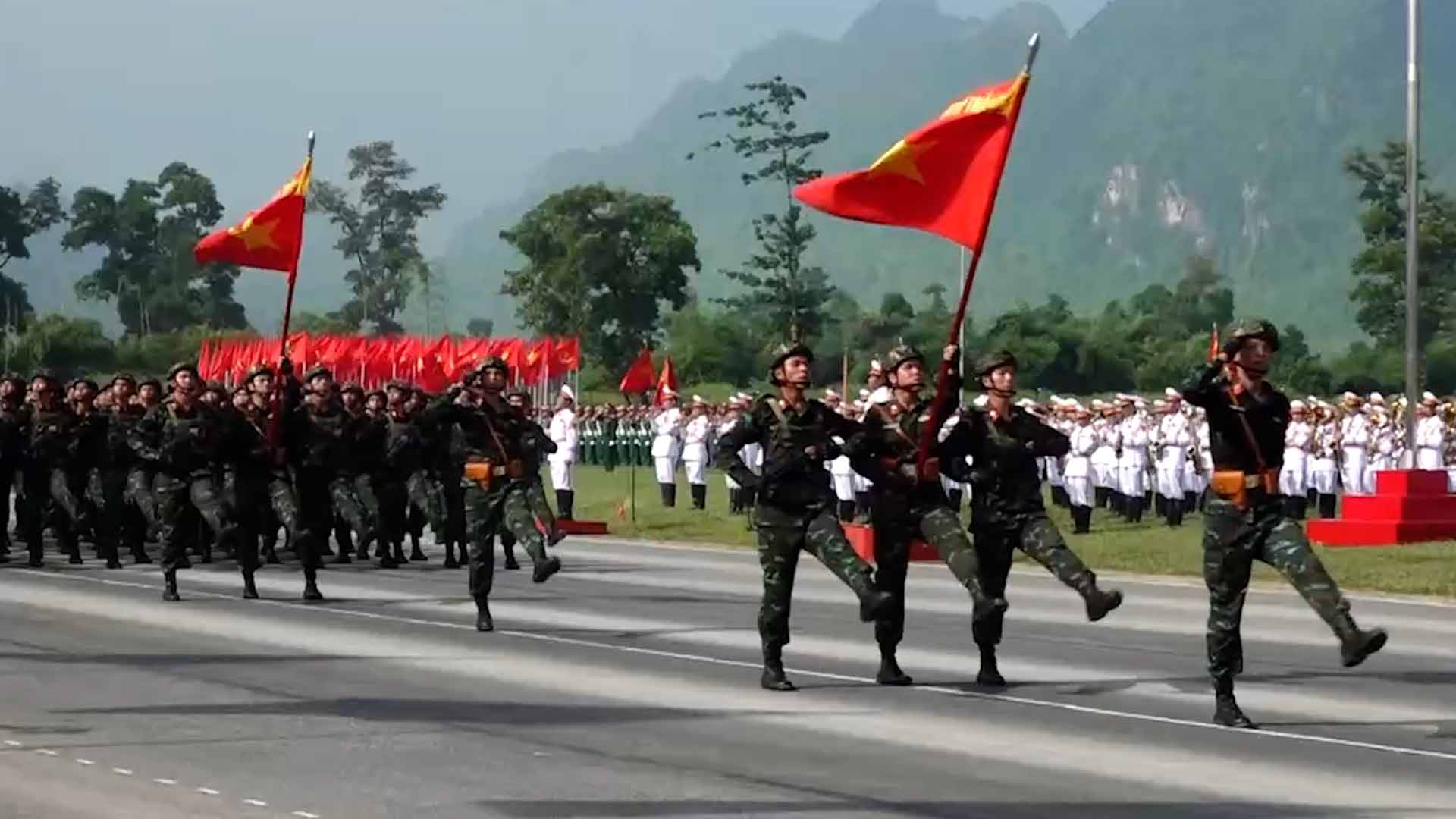streets cannot miss the parade and parade to celebrate the 80th anniversary of National Day on September 2